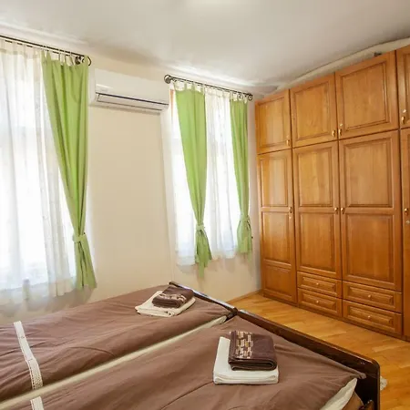 Apartament Time Traveling