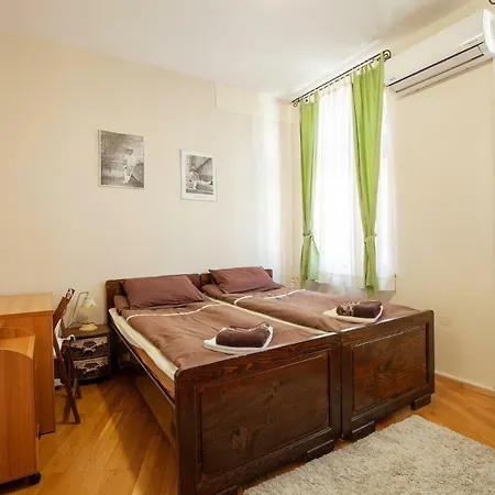 Time Traveling Apartament